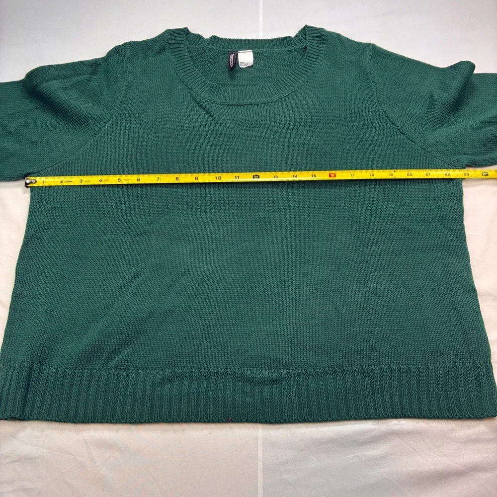 H&M Ladie's Forrest Green Crew Neck Slightly Cropped, Oversized Sweater